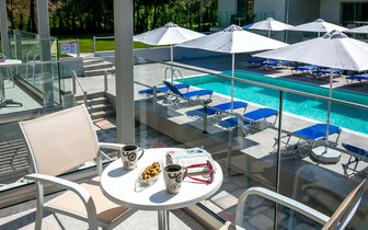 Apartmány Elegant - exteriér - terasa a bazén - zájazd CK TURANCAR Apartmány Elegant - exteriér - terasa a bazén - zájazd CK TURANCAR