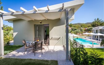 Apartmány Elegant - exteriér - terasa a bazén -  zájazd CK TURANCAR Apartmány Elegant - exteriér - terasa a bazén -  zájazd CK TURANCAR