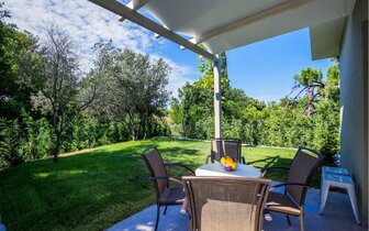 Apartmány Elegant - exteriér - terasa a záhrada - zájazd CK TURANCAR Apartmány Elegant - exteriér - terasa a záhrada - zájazd CK TURANCAR