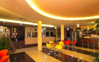 Plamena Palace - vstupná hala s recepciou - letecký a autobusový zájazd CK Turancar - Bulharsko, Primorsko 