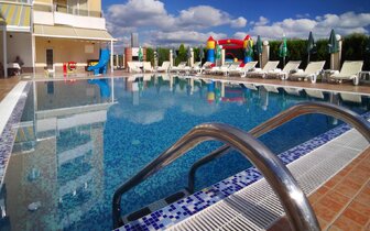 Plamena Palace - bazén - letecký a autobusový zájazd CK Turancar - Bulharsko, Primorsko 