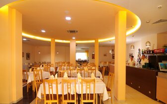 Plamena Palace - reštaurácia - letecký a autobusový zájazd CK Turancar - Bulharsko, Primorsko 