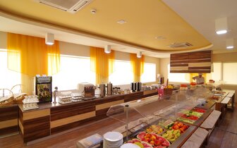 Plamena Palace - bufetové stoly - letecký a autobusový zájazd CK Turancar - Bulharsko, Primorsko