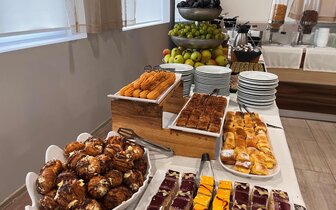 Plamena Palace - bufetové stoly - letecký a autobusový zájazd CK Turancar - Bulharsko, Primorsko