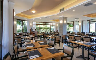 Hotel Hydramis Palace-reštaurácia-letecký zájazd CK Turancar-Kréta-Kavros