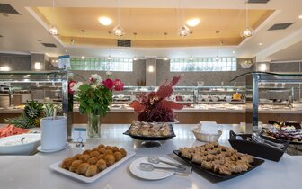 Hotel Hydramis Palace-reštaurácia-letecký zájazd CK Turancar-Kréta-Kavros
