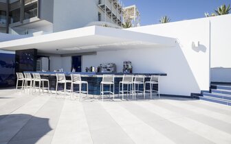 Hotel I resort - bar pri bazéne - letecký zájazd CK Turancar - Kréta, Stalida