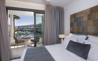 Hotel Amira Luxory Resort - junior suita bočný výhľad na more - letecký zájazd CK Turancar - Kréta, Adelianos Kampos