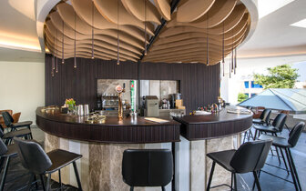 Hotel Amira Luxory Resort - bar - letecký zájazd CK Turancar - Kréta, Adelianos Kampos