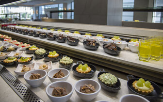 Hotel Amira Luxory Resort - bufetové stoly - letecký zájazd CK Turancar - Kréta, Adelianos Kampos