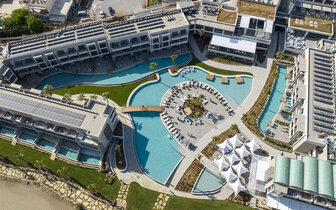 Hotel Amira Luxory Resort - letecký záber - letecký zájazd CK Turancar - Kréta, Adelianos Kampos