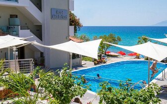 Hotel Akti Pefkari -  exteriér a bazén - zájazd CK TURANCAR