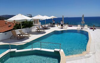 Hotel Antonios - terasa - letecký a autobusový zájazd CK Turancar - Grécko, Thasos, Limenaria Hotel Antonios - terasa - letecký a autobusový zájazd CK Turancar - Grécko, Thasos, Limenaria