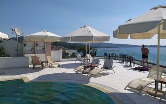 Hotel Antonios - terasa - letecký a autobusový zájazd CK Turancar - Grécko, Thasos, Limenaria Hotel Antonios - terasa - letecký a autobusový zájazd CK Turancar - Grécko, Thasos, Limenaria