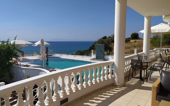 Hotel Antonios - bazén - letecký a autobusový zájazd CK Turancar - Grécko, Thasos, Limenaria Hotel Antonios - bazén - letecký a autobusový zájazd CK Turancar - Grécko, Thasos, Limenaria
