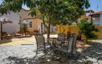 Aparthotel Aldebaran - exteriér - autobusový zájazd CK Turancar - Grécko, Thasos, Limenaria Aparthotel Aldebaran - exteriér - autobusový zájazd CK Turancar - Grécko, Thasos, Limenaria
