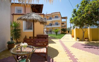 Aparthotel Aldebaran - exteriér - autobusový zájazd CK Turancar - Grécko, Thasos, Limenaria Aparthotel Aldebaran - exteriér - autobusový zájazd CK Turancar - Grécko, Thasos, Limenaria