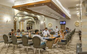 Royal Holiday Palace - bar - letecký zájazd CK Turancar - Turecko, Lara