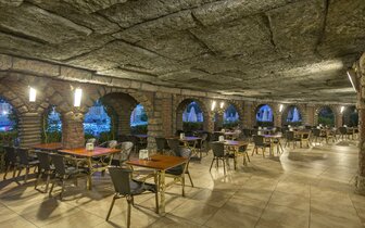 Royal Holiday Palace - bar - letecký zájazd CK Turancar - Turecko, Lara