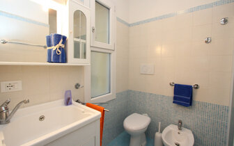 dom EDEN v BIBIONE, kúpeľňa v bilocale typ B1, dovolenka s CK TURANCAR