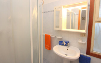 dom EDEN v BIBIONE, kúpeľňa v trilocale typ C, dovolenka s CK TURANCAR