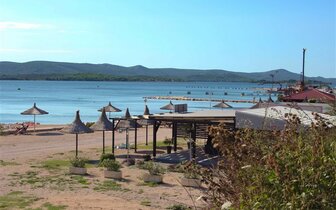 Villa Toni - pláž - autobusový zájazd CK Turancar - Chorvátsko, Sveti Filip i Jakov