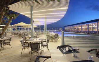 Hotel Arina Beach - bar pri bazéne - letecký zájazd CK Turancar - Kréta, Agia Marina