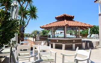 Dias apartments - bar pri bazéne - letecký zájazd CK Turancar - Kréta, Kavros