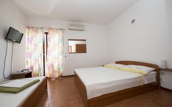 Vila Ivica - apartmány - autobusový zájazd CK Turancar - Chorvátsko - Omiš (Duće)