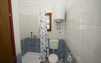Vila Ivica - kúpeľňa - autobusový zájazd CK Turancar - Chorvátsko - Omiš (Duće)