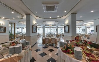 Hotel Planeta - reštaurácia - letecký a autobusová zájazd CK Turancar - Bulharsko, Slnečné pobrežie