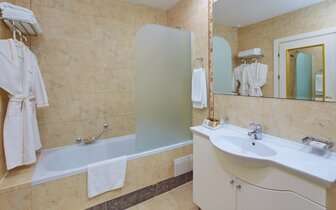 Hotel Planeta - kúpelňa - letecký a autobusová zájazd CK Turancar - Bulharsko, Slnečné pobrežie