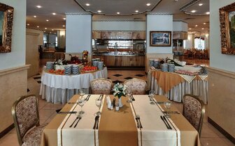 Hotel Planeta - reštaurácia - letecký a autobusová zájazd CK Turancar - Bulharsko, Slnečné pobrežie