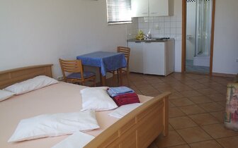 Mihaljevič - štúdiá -  autobusový zájazd CK Turancar - Chorvátsko - Omiš (Duće)