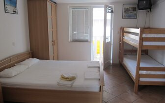 Mihaljevič - štúdiá -  autobusový zájazd CK Turancar - Chorvátsko - Omiš (Duće)