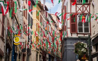 CK Turancar, Letecký poznávací zájazd, Mestá pod Pyrenejami, Bayonne CK Turancar, Letecký poznávací zájazd, Mestá pod Pyrenejami, Bayonne