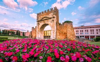 Poznávacie zájazdy CK Turancar, Bologna a San Maríno s kúpaním, Rimini, Víťazný oblúk Poznávacie zájazdy CK Turancar, Bologna a San Maríno s kúpaním, Rimini, Víťazný oblúk