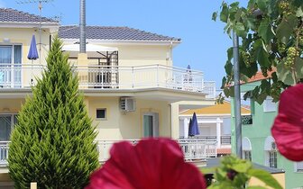 Apartmánový dom Ilion - exteriér - autobusový zájazd CK Turancar - Grécko, Thasos, Skala Potamias Apartmánový dom Ilion - exteriér - autobusový zájazd CK Turancar - Grécko, Thasos, Skala Potamias