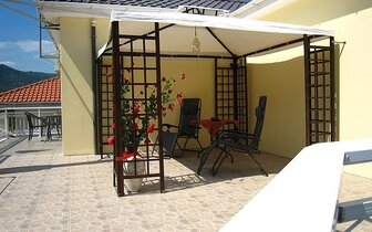 Apartmánový dom Ilion - exteriér - autobusový zájazd CK Turancar - Grécko, Thasos, Skala Potamias Apartmánový dom Ilion - exteriér - autobusový zájazd CK Turancar - Grécko, Thasos, Skala Potamias