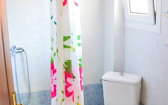 Apartmánový dom Vergina - kúpeľňa - autobusový zájazd CK Turancar - Grécko, Thasos, Skala Potamias Apartmánový dom Vergina - kúpeľňa - autobusový zájazd CK Turancar - Grécko, Thasos, Skala Potamias