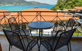 Apartmánový dom Vergina - výhľad - autobusový zájazd CK Turancar - Grécko, Thasos, Skala Potamias Apartmánový dom Vergina - výhľad - autobusový zájazd CK Turancar - Grécko, Thasos, Skala Potamias