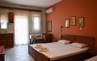 Apartmánový dom Vergina - izba - autobusový zájazd CK Turancar -  Grécko, Thasos, Skala Potamias Apartmánový dom Vergina - izba - autobusový zájazd CK Turancar -  Grécko, Thasos, Skala Potamias