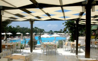 Von Resort Elite - terasa - letecký zájazd CK Turancar - Turecko, Colakli