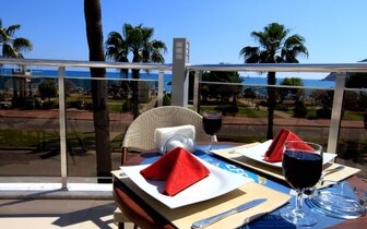 Eftalia Downtown Hotel - výhľad na more z terasy - letecký zájazd CK Turancar - Turecko, Alanya