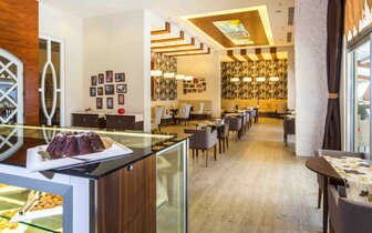 Dizalya Palm Green - cukráreň - letecký zájazd CK Turancar - Turecko, Konakli