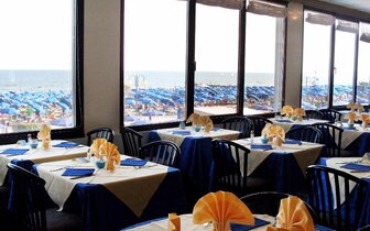 Hotel Caravelle v Lido di Jesolo, pobytové zájazdy autobusovou a individuálnou dopravou CK TURANCAR