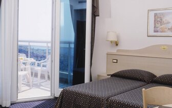 Hotel Caravelle v Lido di Jesolo, pobytové zájazdy autobusovou a individuálnou dopravou CK TURANCAR