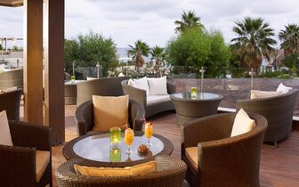 Hotel Esperos Palace - terasa - letecký zájazd CK Turancar - Faliraki, Rodos Hotel Esperos Palace - terasa - letecký zájazd CK Turancar - Faliraki, Rodos