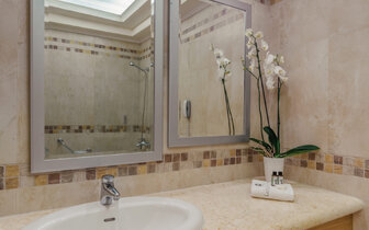 Hotel Lindos Imperial Resort and Spa - kúpelňa - letecký zájazd CK Turancar - Kiotari, Rodos