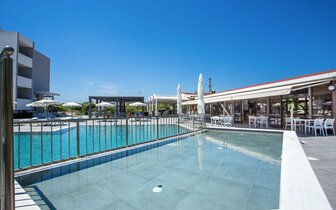 Hotel Tsampika - bazén - letecký zájazd CK Turancar - Faliraki, Rodos Hotel Tsampika - bazén - letecký zájazd CK Turancar - Faliraki, Rodos